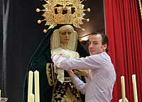 José Maria Serrano Lanzas, vestidor habitual de la Virgen de la Maravillas de Granada
