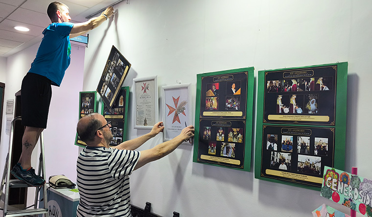 Preparativos de la exposici&oacute;n hist&oacute;rica de La Borriquilla de Padul